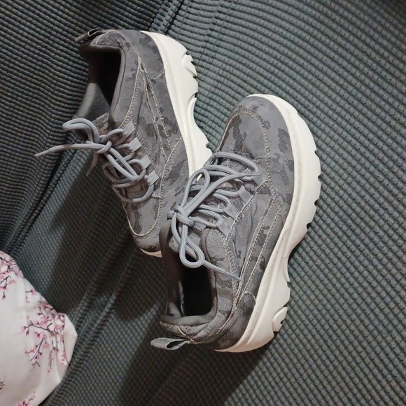 Platform Sneaker - Picture 4 of 6